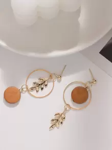 Leaf Decor Earrings - Yellow Gold - View 3