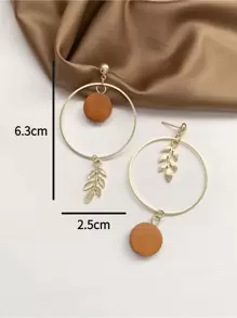 Leaf Decor Earrings - Yellow Gold - View 4