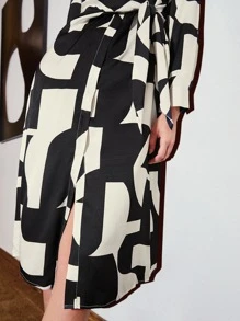MOTF PREMIUM 粘膠纖維抽象印花側系帶連衣裙 - 黑與白 - 查看 8
