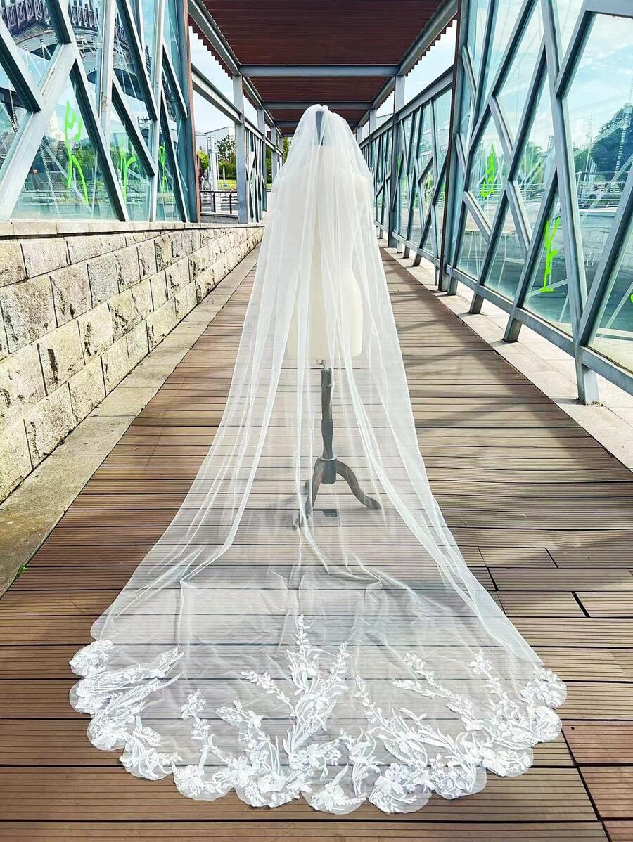 Flower Detail Bridal Veil - White - View 1