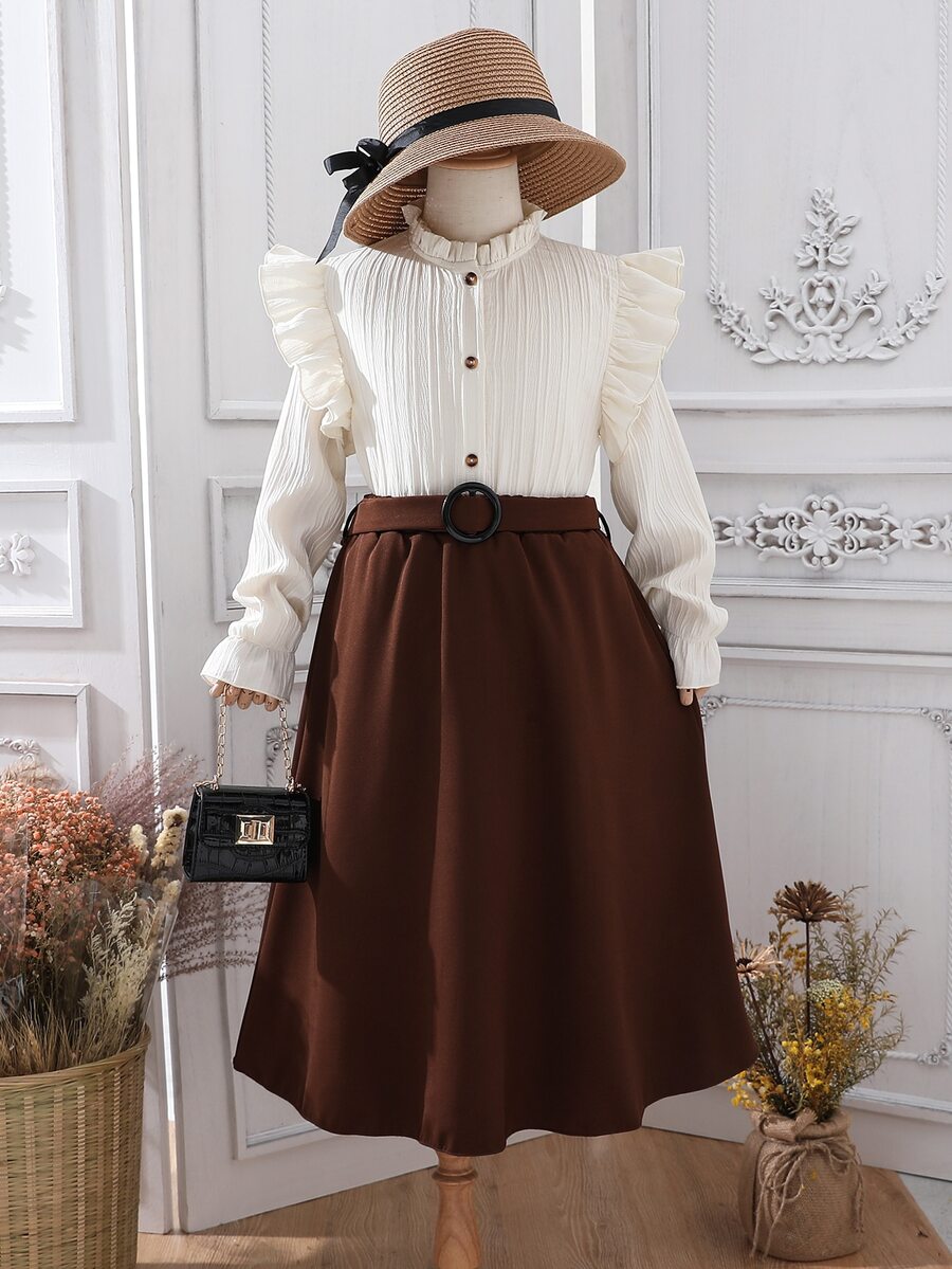 女孩荷葉邊荷葉袖襯衫和腰帶半身裙