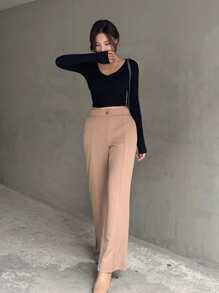 DAZY Áo thun crop top tay dài cổ chữ V trơn - màu đen - Xem 8