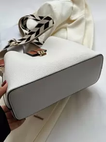 时尚百搭复古风斜挎包，小众设计，纯色简约轻巧，可调节肩带水桶包，几何肩带单肩包，适合上班、通勤、外出、约会、逛街、送礼。