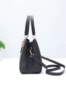 Túi đeo chéo họa tiết chữ trang trí tua rua, quà tặng Ngày của Mẹ cho Mẹ - màu đen - Xem 4