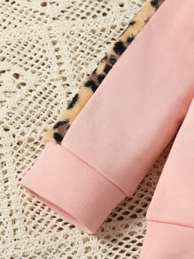 SHEIN Toddler Girls Letter Graphic Leopard Side Seam Hoodie & Sweatpants - Multicolor - View 3