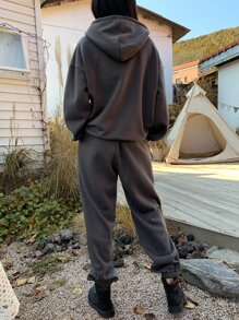 DAZY Conjunto de chándal de sudadera con capucha y pantalón de chándal con cordón y gráfico de letra para mujer - Gris Oscuro - Ver 2