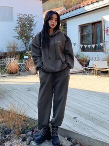DAZY Conjunto de chándal de sudadera con capucha y pantalón de chándal con cordón y gráfico de letra para mujer - Gris Oscuro - Ver 3