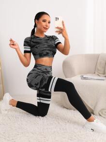 Yoga Trendy Camo Print Sports Tee & Striped Sports Leggings With Phone Pocket - Multicolor - View 7