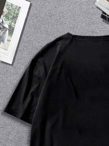 ROMWE MEN Anime Guys Slogan & Figure Graphic Tee - Black - View 4