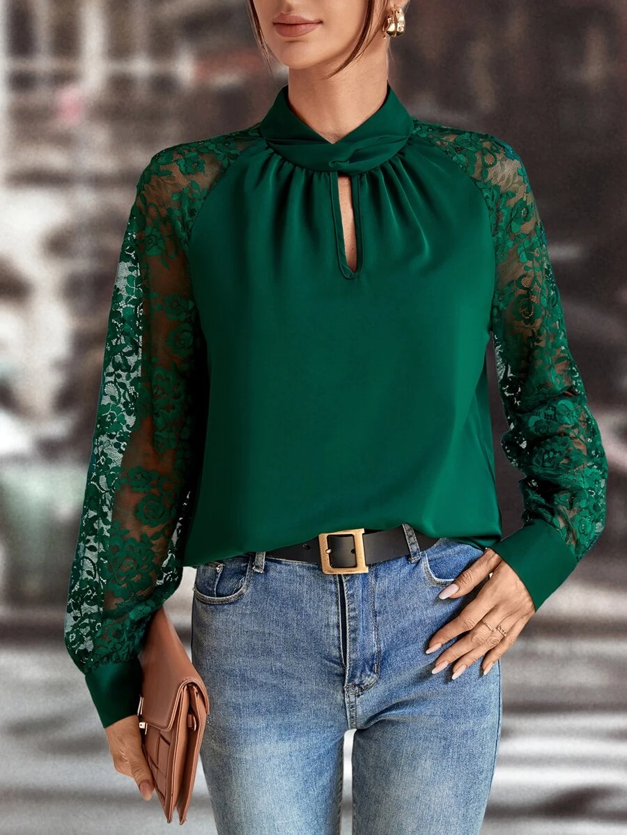 SHEIN LUNE Blusa con encaje en contraste de cuello con abertura de ojo - Verde Oscuro - Ver 1