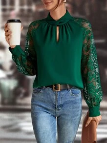 SHEIN LUNE Blusa con encaje en contraste de cuello con abertura de ojo - Verde Oscuro - Ver 3