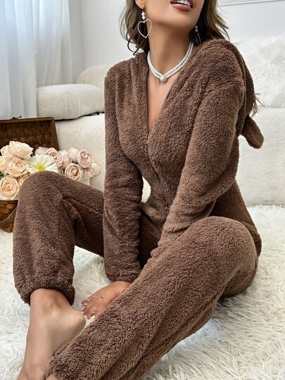 SHEIN Combinaison de nuit à capuche zippée en flanelle moelleuse avec design d'oreilles 3D aux épaules tombantes, confortable et élégante, pour l'automne et l'hiver