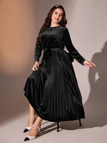 Modelyn 大碼珍珠串珠百褶下擺腰帶絲絨連衣裙 - 黑色 - 查看 1