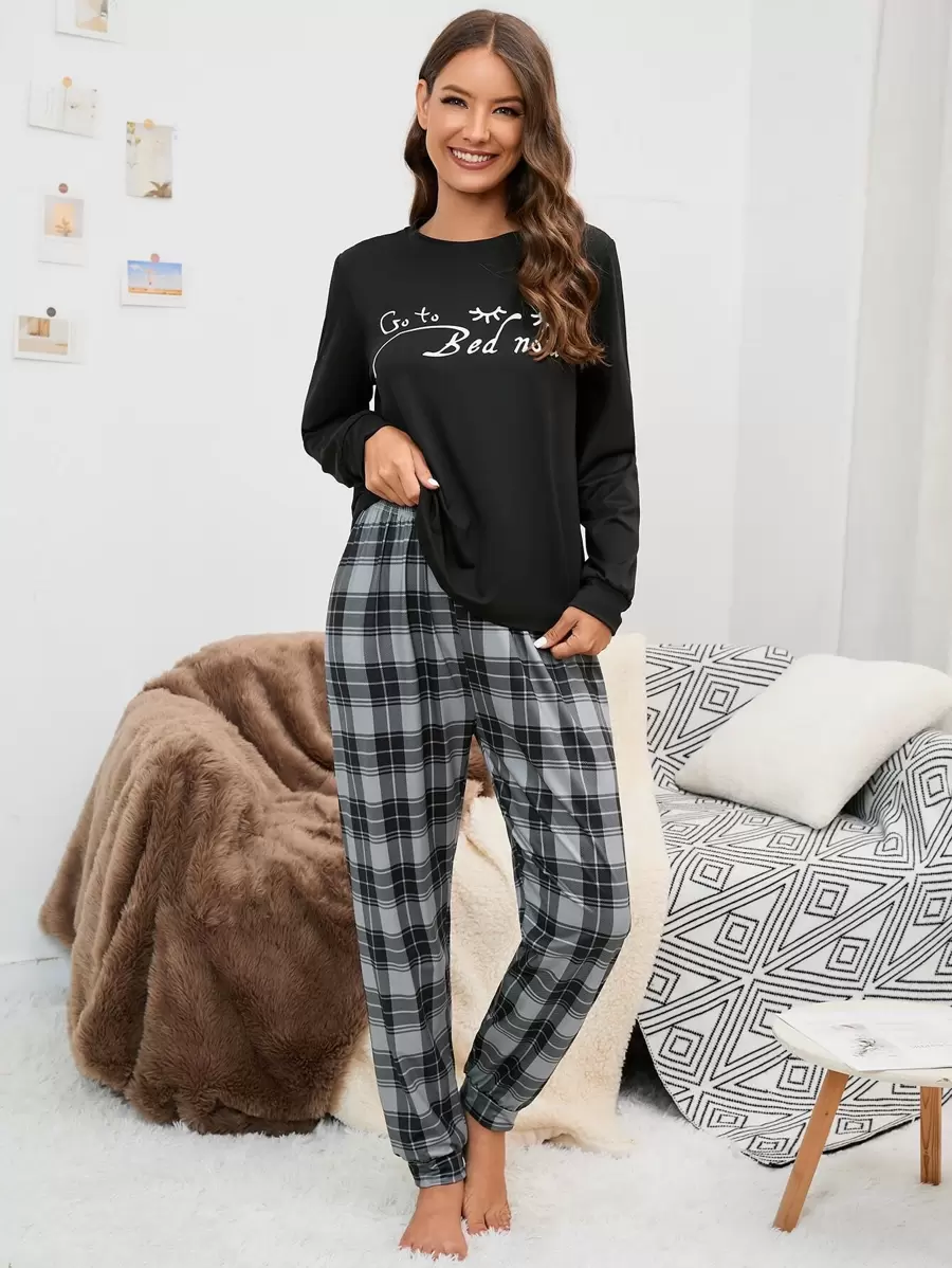 Conjunto de pijama con parte superior con gráfico de lema y pantalones a cuadros - Blanco y Negro - Ver 1