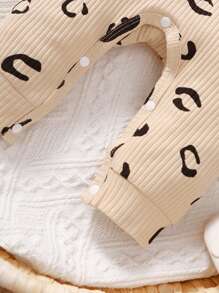 SHEIN Vintaside Kids Baby Girl Allover Print Ruffle Trim Jumpsuit & Headband