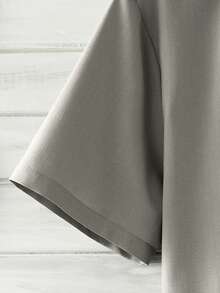 Manfinity Homme Men Button Up Curved Hem Shirt - Grey - View 3