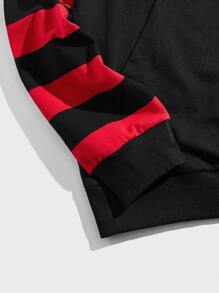 ROMWE MEN Hombres Capucha con estampado de letra manga de rayas con cordón - Negro - Ver 5