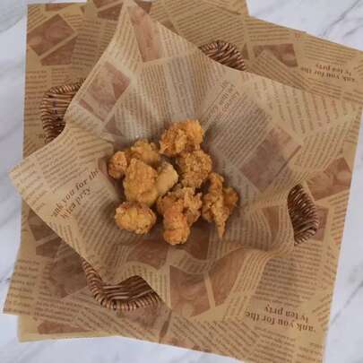 30入組報紙圖案羊皮紙，18x18公分復古炸物防油紙，適用於食品服務、空氣炸鍋、廚房空氣炸鍋墊、空氣炸鍋紙、空氣炸爐