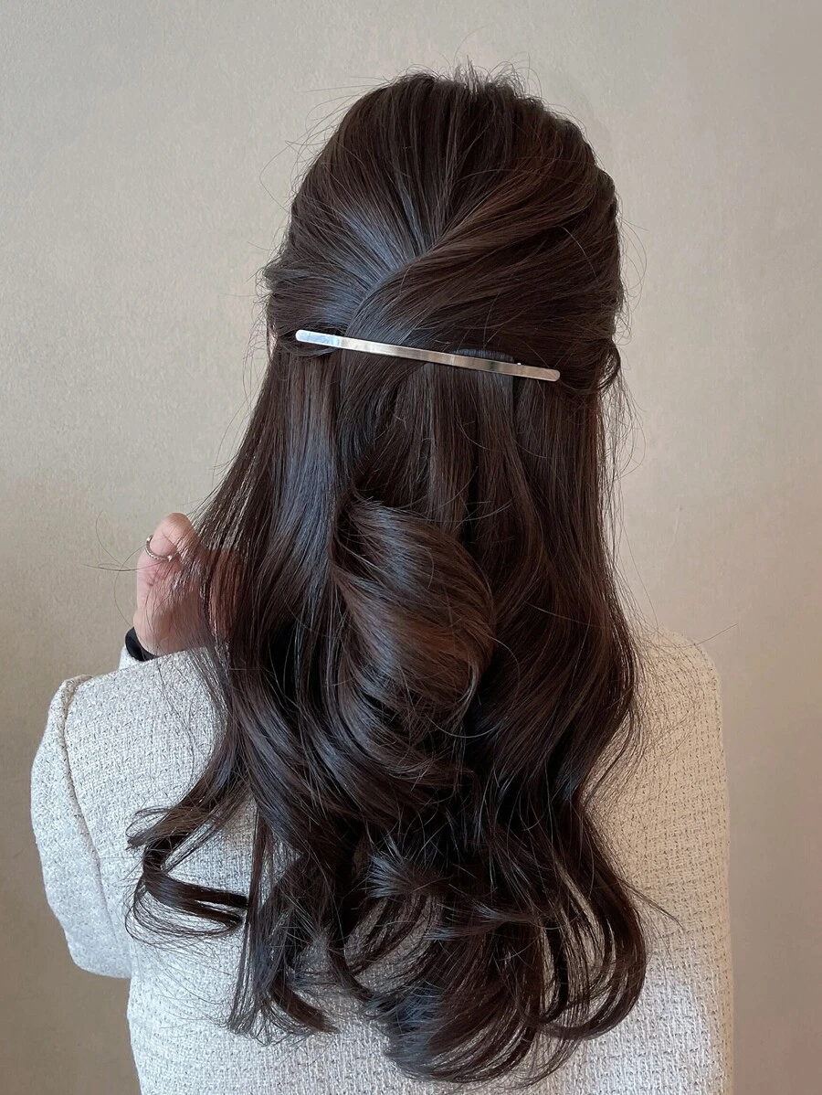 结实耐用的发夹，适合日常佩戴，打造女孩休闲街头风发型，可作发爪、发夹、发卡、发饰等，是学习用品和发饰的理想之选。