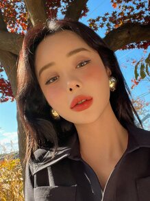 DAZY Round Stud Earrings - Yellow Gold - View 5