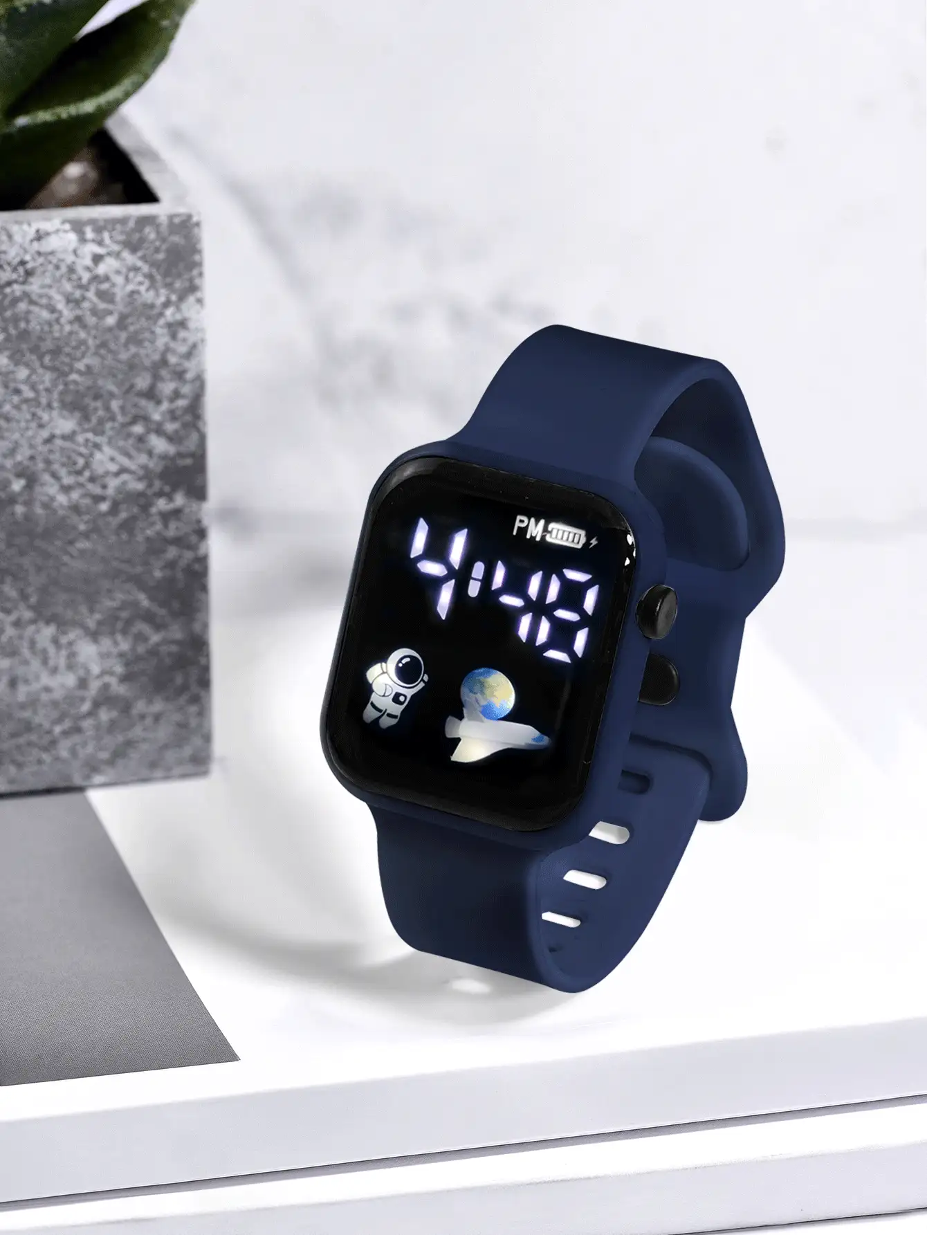 1pc Youth/Student Astronaut & Airplane Design TPU Material LED Electronic Sports Watch, Suitable For Daily Life And Back To School