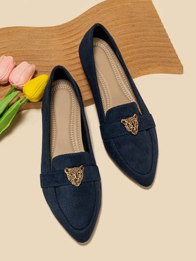 2025 Herbst Damen modische einfarbige Metall & Schlichte Loafer mit Leopardenkopf Dekor, spitzer Zehenbereich Wildleder-Optik Flache Loafer, Navy Blau