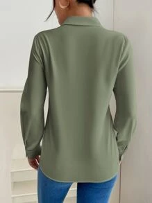 SHEIN PETITE Camisa unicolor con botón delantero - Verde militar - Ver 2