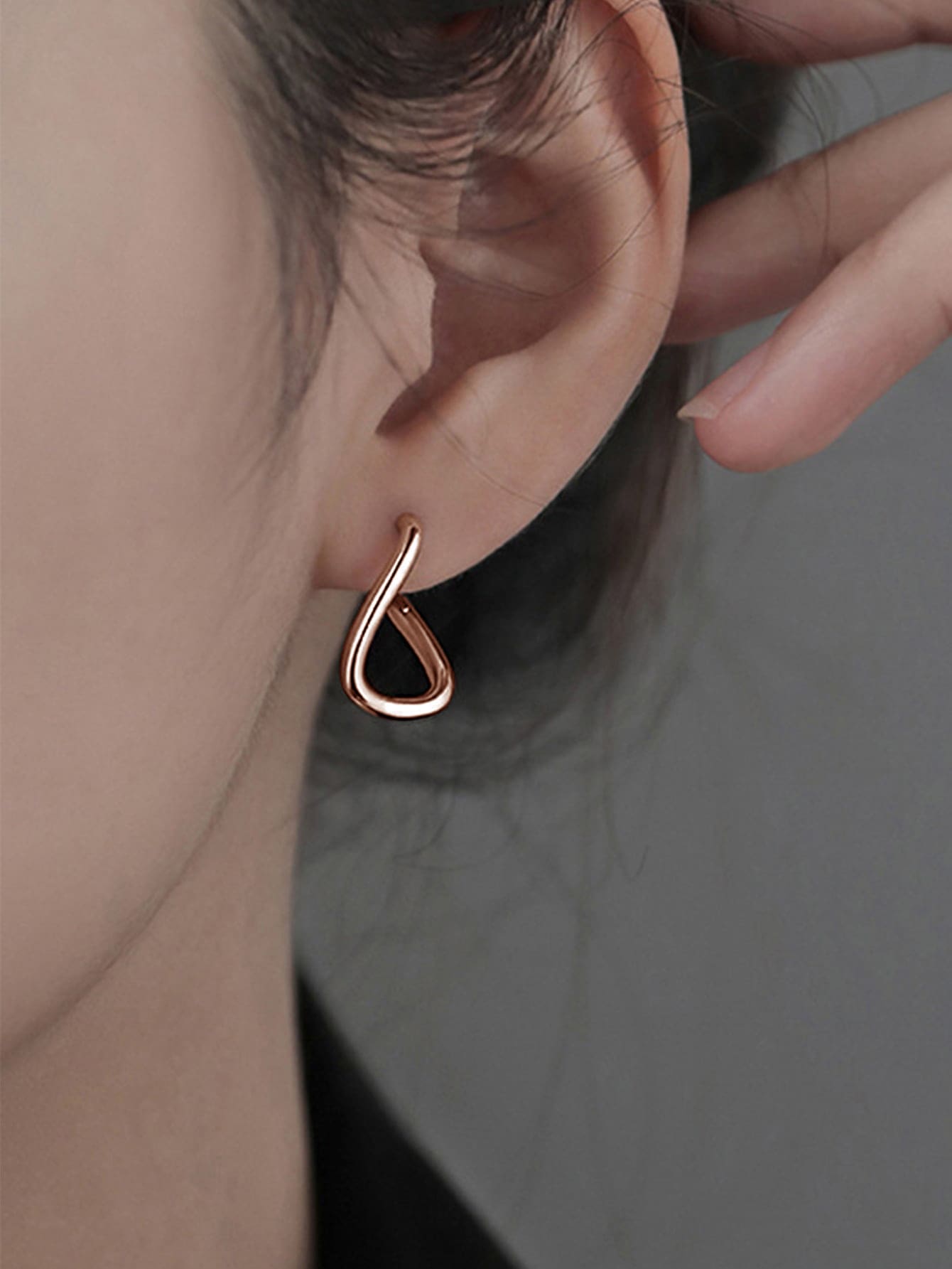 Nooxian ツイストデザイン フープピアス | SHEIN JAPAN