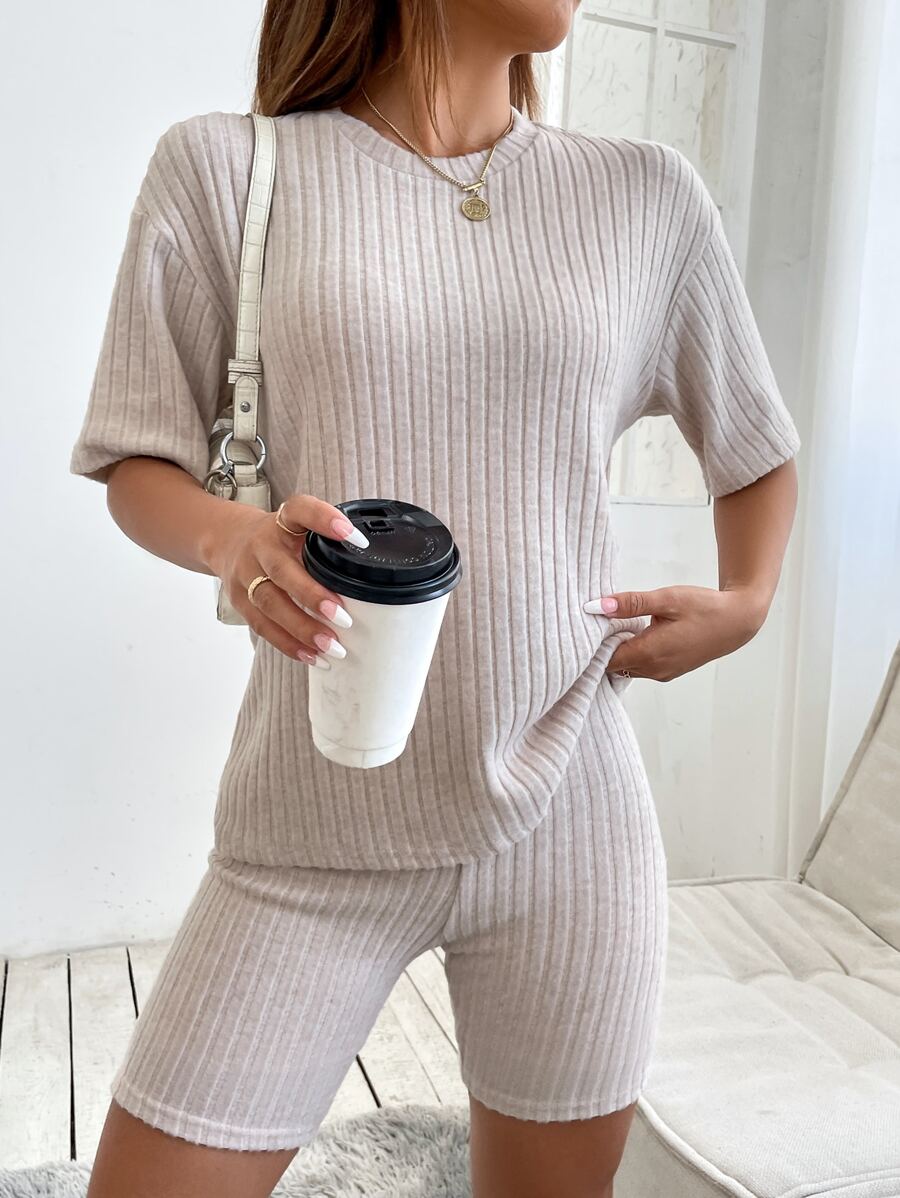 SHEIN PETITE 落肩T恤和騎行褲 - 杏色 - 查看 1