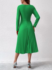 SHEIN Privé 缺口領百褶下擺洋裝 - 綠色 - 查看 2