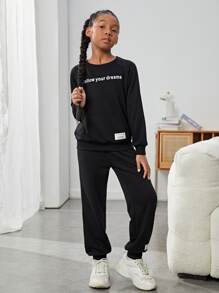 SHEIN Girls Slogan Graphic Patched Detail Pullover & Joggers Set - Black - View 3