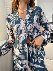 Conjunto de pijama con top de cuello de solapa y pantalones con estampado tropical