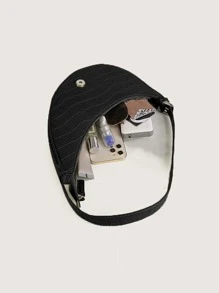 鱷魚壓紋搭扣裝飾流浪包 - 黑色 - 查看 5