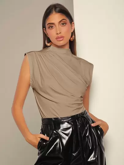 BizChic 2025 卡其色无袖褶皱高领女式上衣，浪漫、优雅、百搭，商务休闲，办公穿着，教师装，百搭上衣，外套