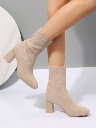 秋冬女式粗跟针织弹力中筒靴，时尚尖头修身袜靴，纯色短靴，可搭配任何服装