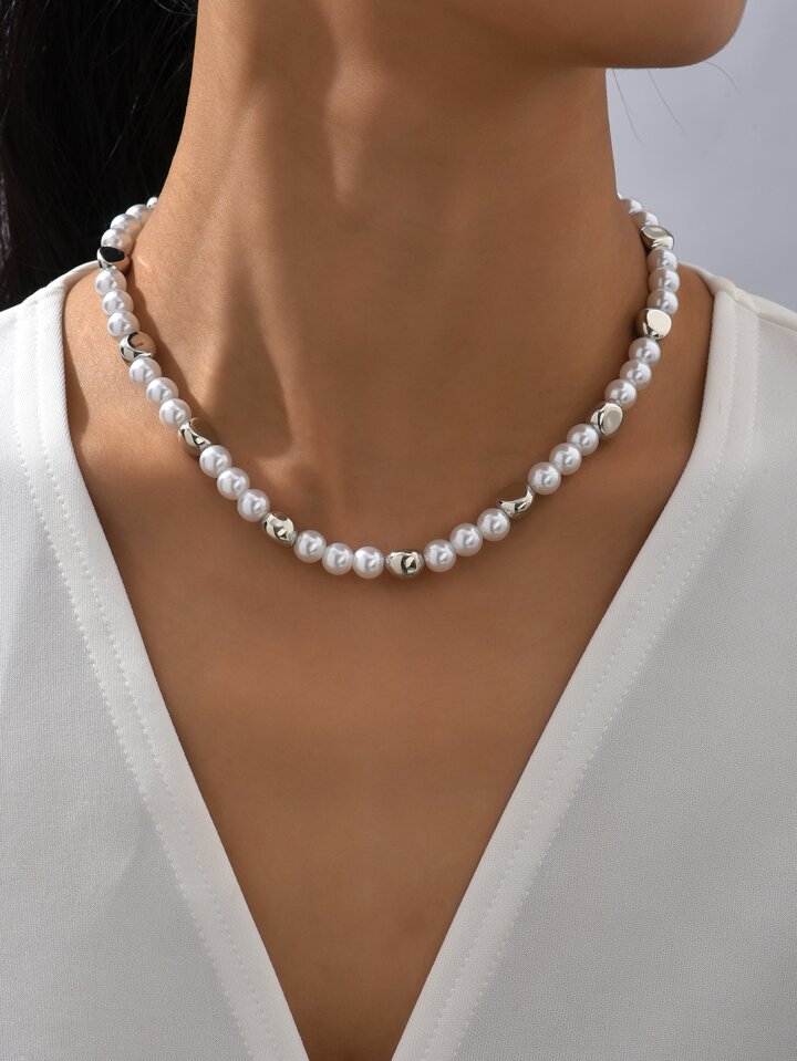 Fake pearl necklaces for decorating store