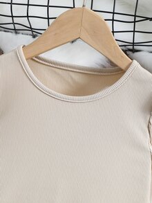 女孩泡泡袖T恤和蝴蝶結圖案毛邊緣不對稱下擺牛仔喇叭褲 - 彩色 - 查看 3