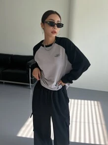 DAZY Thư được vá Khối màu Tay Raglan Áo thun - Xám - Xem 7