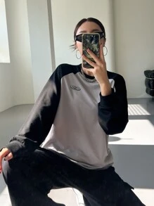 DAZY Thư được vá Khối màu Tay Raglan Áo thun - Xám - Xem 9