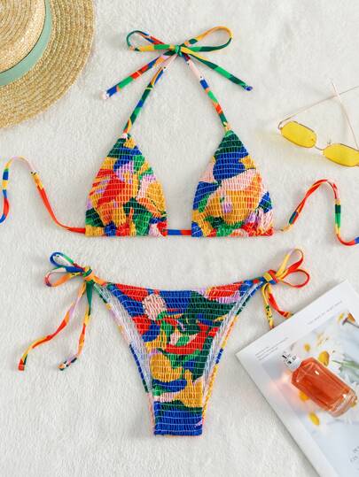 Conjunto de bikini triangular con escote halter ahumado y estampado gráfico para playa de verano