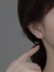 Hoa tai đinh tán thiết kế trái tim Rhinestone - Bạc - Xem 1