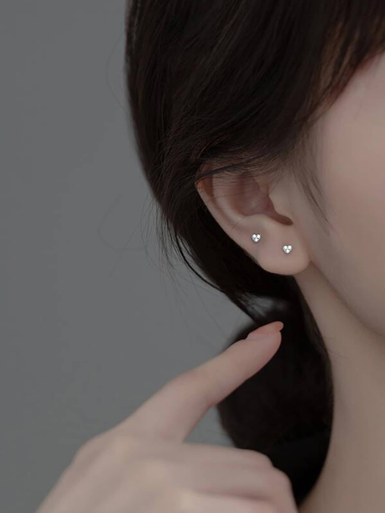 Hoa tai đinh tán thiết kế trái tim Rhinestone - Bạc - Xem 1
