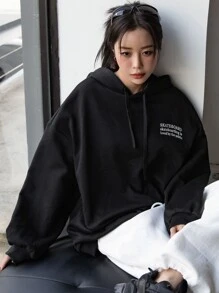 DAZY Sudadera con capucha con gráfico de eslogan, hombros caídos y cordón, ropa de otoño - Negro - Ver 7