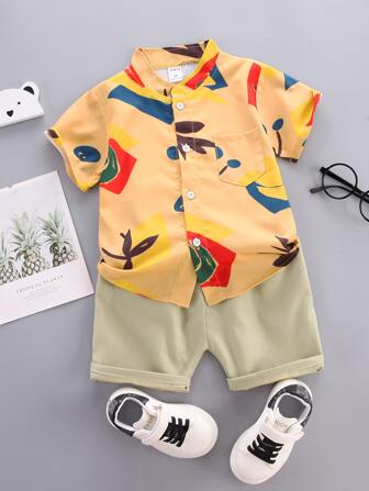 سروال قصير مع قميص بازرار امامي وبطباعة تجريدي للاولاد الصغار