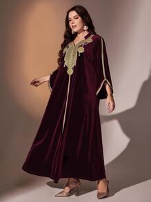 Al Najma 大碼凸花蕾絲貼花喇叭袖絲絨洋裝 - 紫紅色 - 查看 4