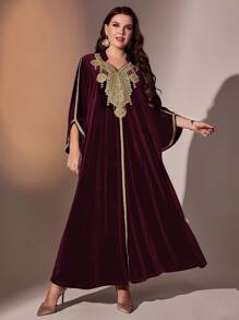 Al Najma 大碼凸花蕾絲貼花喇叭袖絲絨洋裝 - 紫紅色 - 查看 5