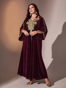 Al Najma 大碼凸花蕾絲貼花喇叭袖絲絨洋裝 - 紫紅色 - 查看 6