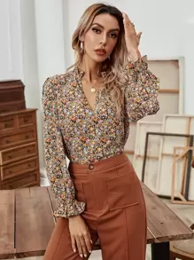 RueChic Ditsy Floral Notched Neck Flounce Sleeve Blouse - Multicolor - View 4