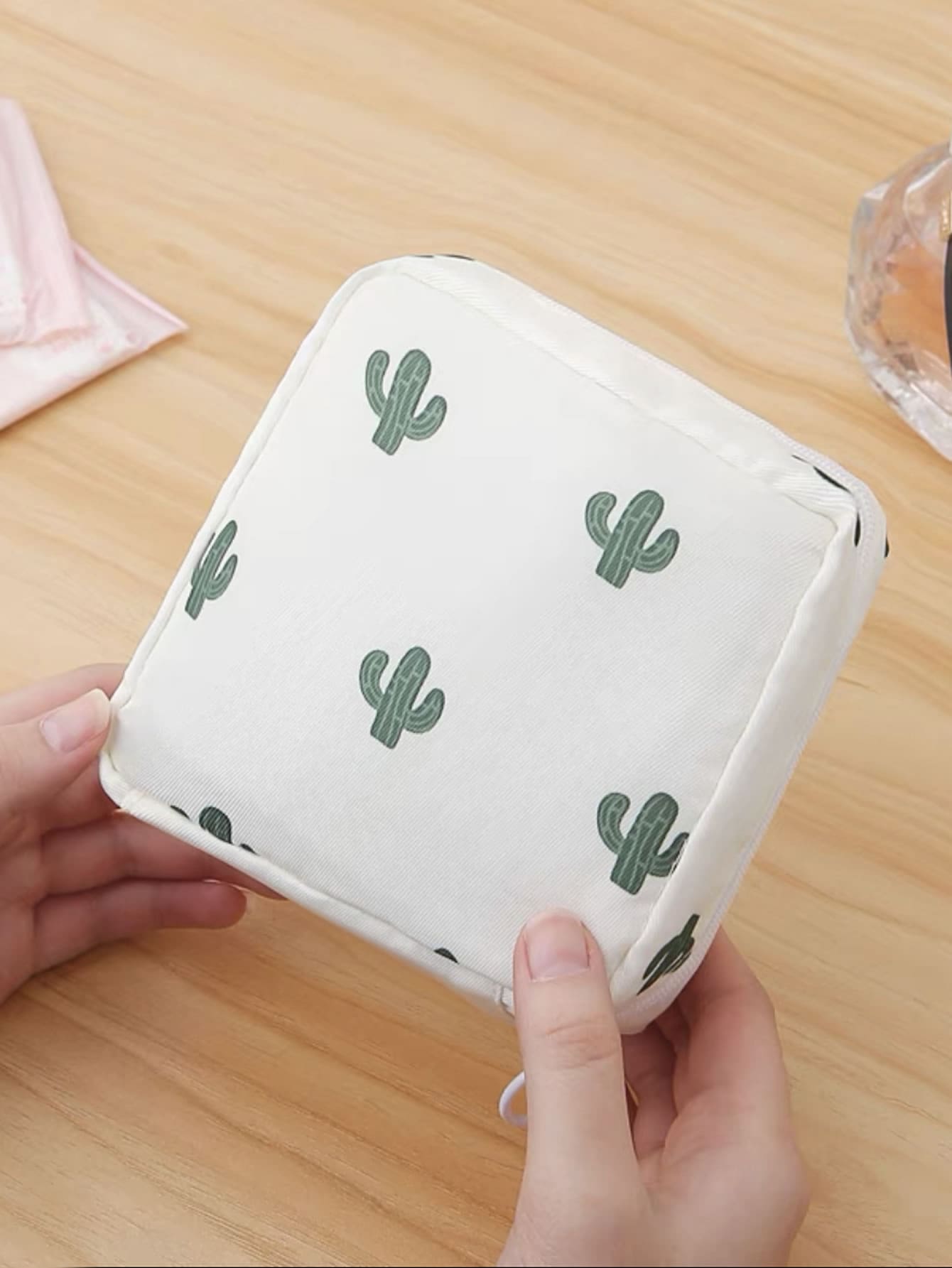 1 Túi đựng đồ vệ sinh cá nhân du lịch dành cho sản phẩm vệ sinh phụ nữ - Nhiều màu - Xem 1