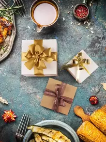 10 pièces/20 pièces/30 pièces/4 x 4 x 4 pouces Boîtes cadeaux, petites boîtes cadeaux, boîtes en papier kraft de couleur noire/blanche/bois avec couvercle pour faveurs de fête, ornements, propositions de demoiselles d'honneur, boîtes de bougies, décoration d'Halloween, décorations d'anniversaire, mariage, décorations de fête, décor, mariée, boîte cadeau, automne